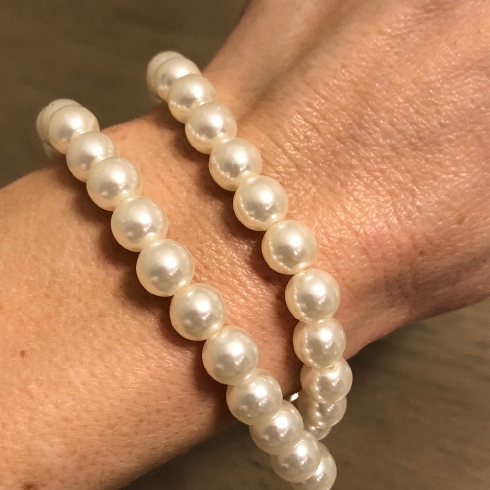 Faux Pearl Beaded Layered Stretch Bracelet - Picture 4 of 9